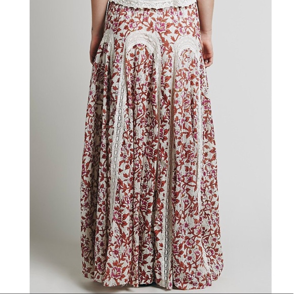 Free People Dresses & Skirts - Free People One Flowy Floral Maxi Skirt